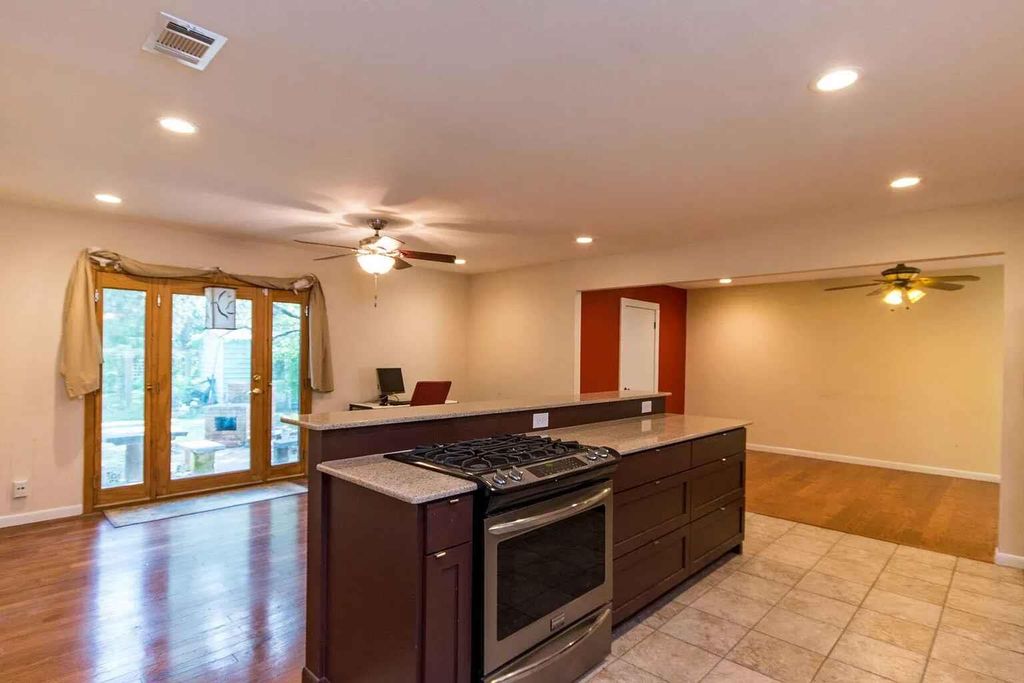 1207 Fieldcrest DR, Austin, TX 78704