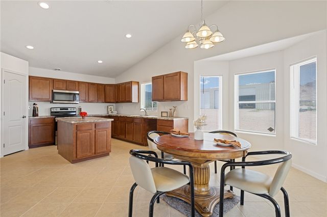 2949 S Chiricahua Road, Golden Valley, AZ 86413