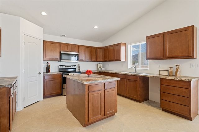 2949 S Chiricahua Road, Golden Valley, AZ 86413