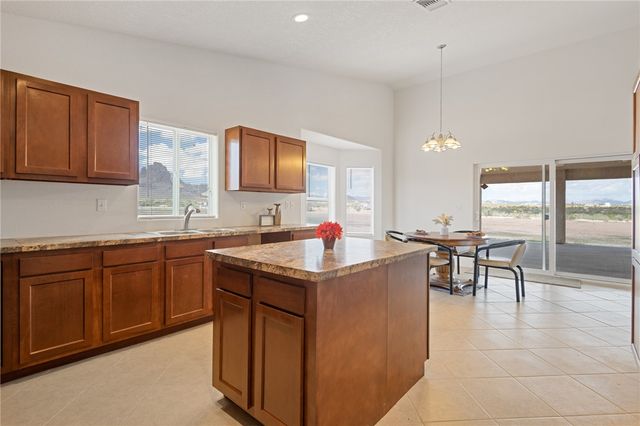 2949 S Chiricahua Road, Golden Valley, AZ 86413