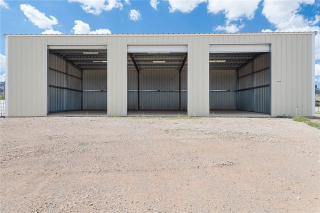 2949 S Chiricahua Road, Golden Valley, AZ 86413