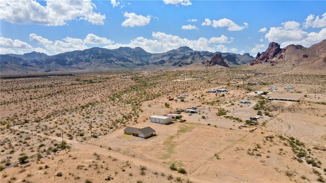 2949 S Chiricahua Road, Golden Valley, AZ 86413
