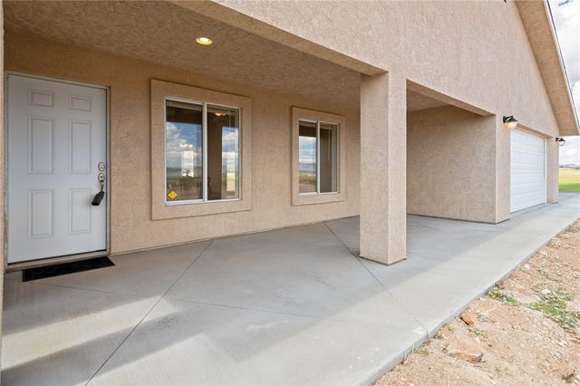 2949 S Chiricahua Road, Golden Valley, AZ 86413