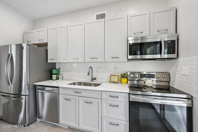 802 N CYPRESS Street, Green Cove Springs, FL 32043