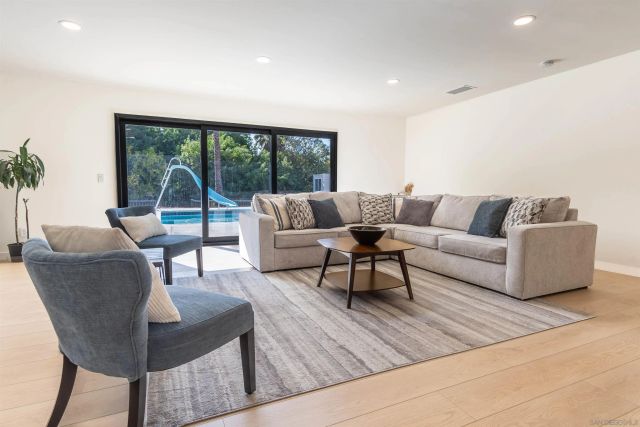 12821 Avenida La Valencia, Poway, CA 92064