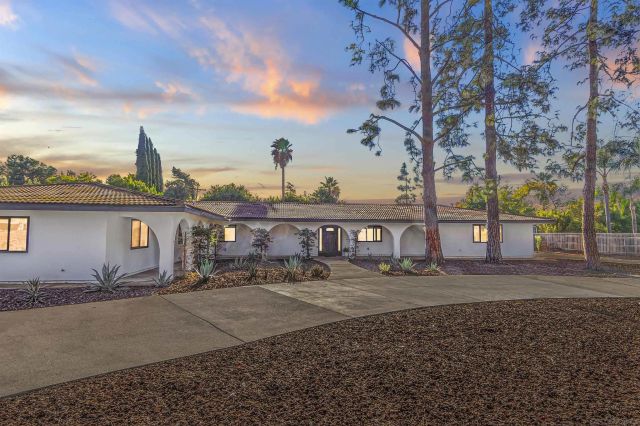 12821 Avenida La Valencia, Poway, CA 92064