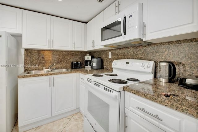 5401 Collins Ave 1126, Miami Beach, FL 33140