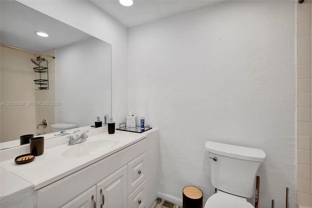 5401 Collins Ave 1126, Miami Beach, FL 33140