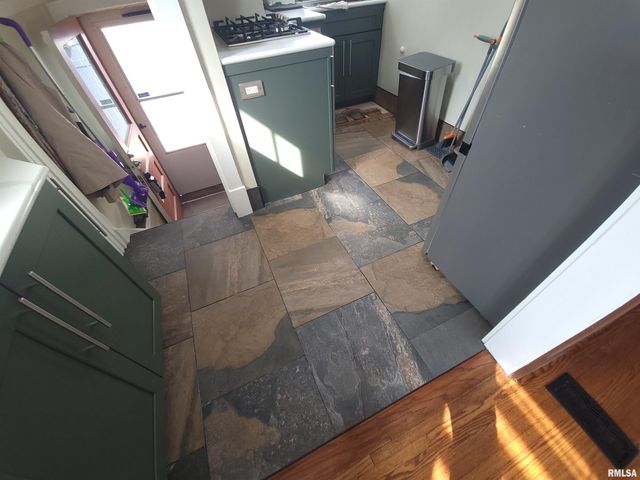 2709 N SPRINGDALE Avenue, Peoria, IL 61603