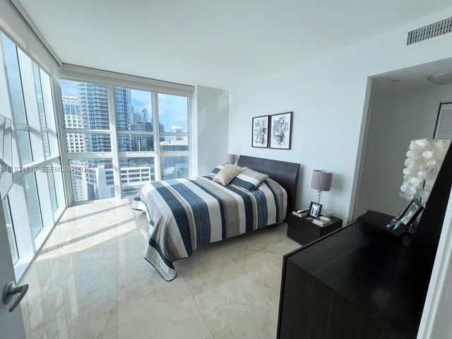 950 Brickell Bay Dr 2711, Miami, FL 33131