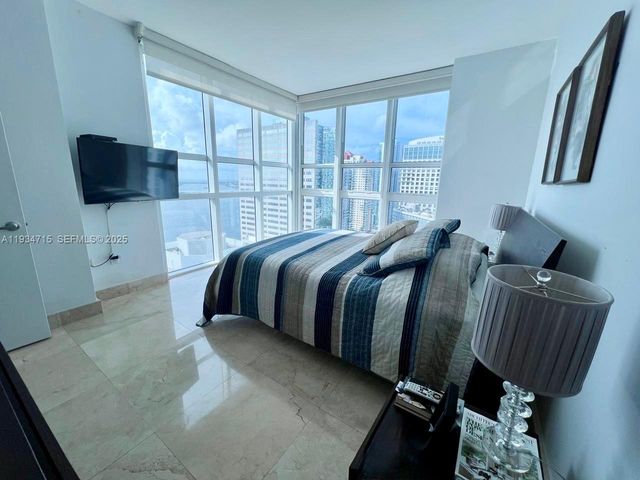 950 Brickell Bay Dr 2711, Miami, FL 33131