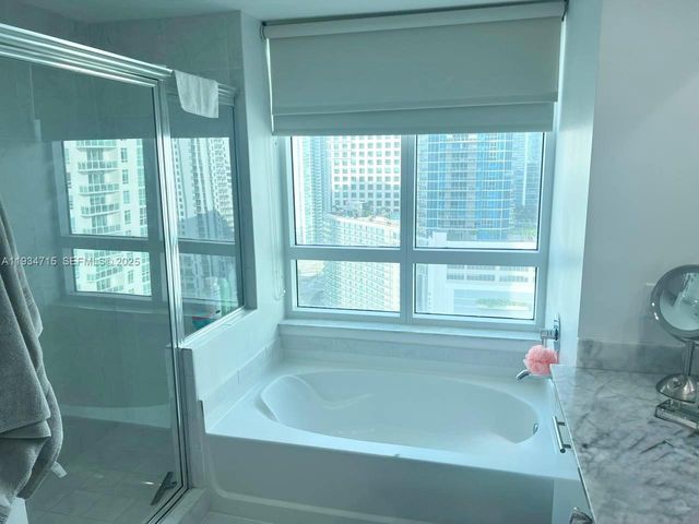 950 Brickell Bay Dr 2711, Miami, FL 33131