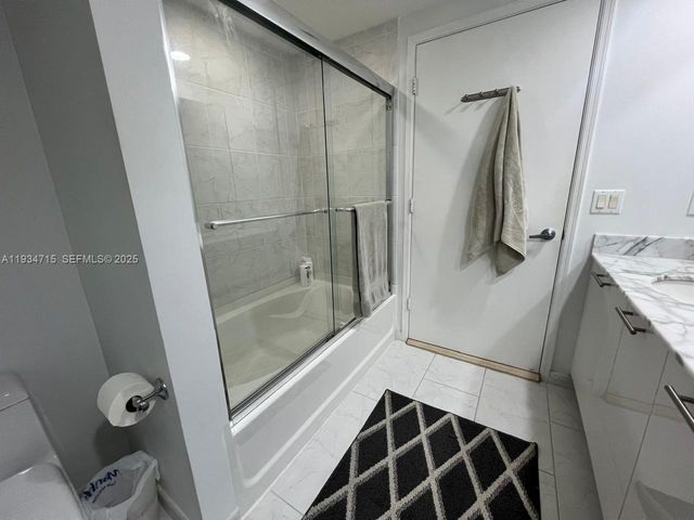 950 Brickell Bay Dr 2711, Miami, FL 33131