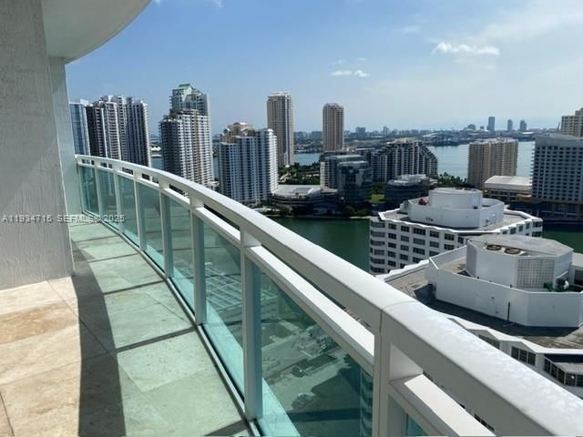 950 Brickell Bay Dr 2711, Miami, FL 33131
