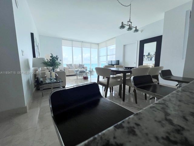 950 Brickell Bay Dr 2711, Miami, FL 33131