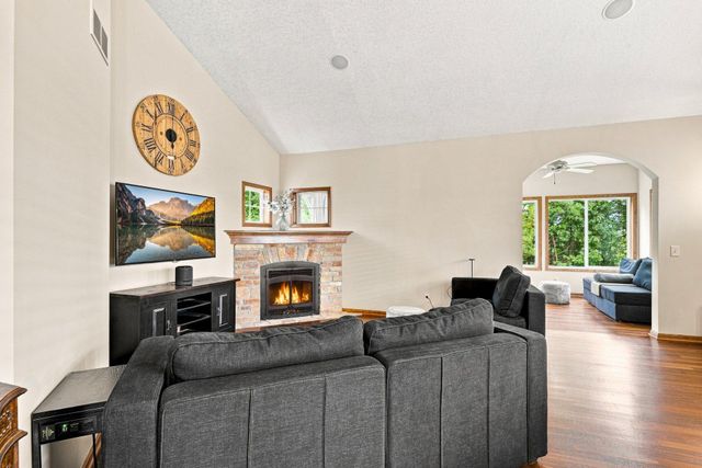 953 Firesteed Ridge, Waconia, MN 55387