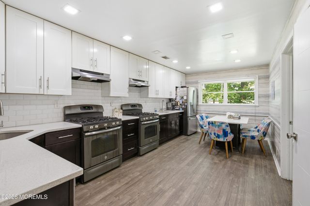 121 Forest Park Circle, Lakewood, NJ 08701