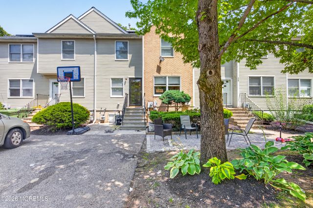 121 Forest Park Circle, Lakewood, NJ 08701