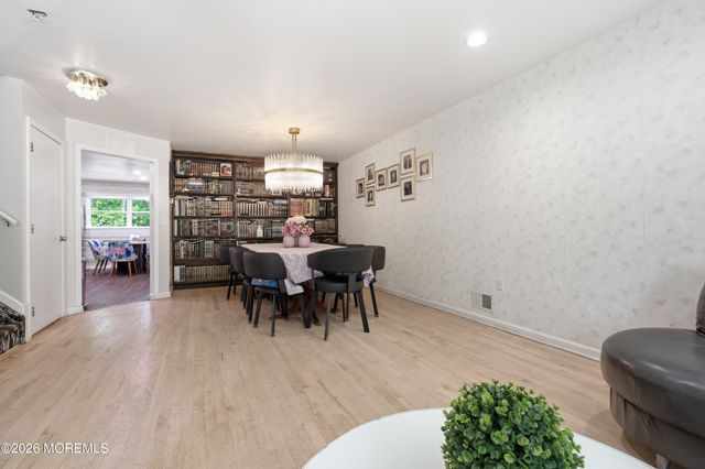 121 Forest Park Circle, Lakewood, NJ 08701