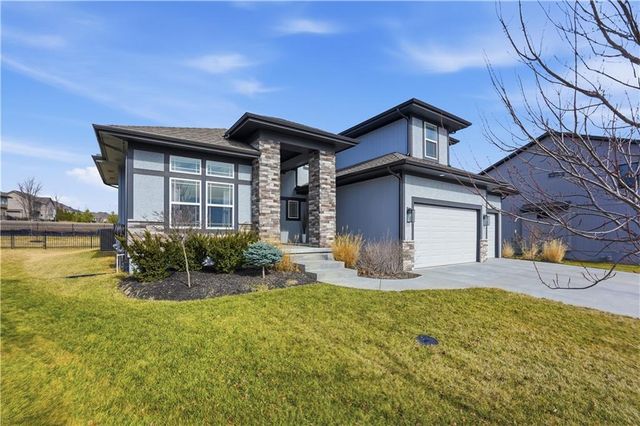 17332 Richards Street, Overland Park, KS 66221