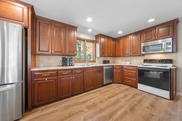 3108 S CLAY STREET, Green Bay, WI 54301