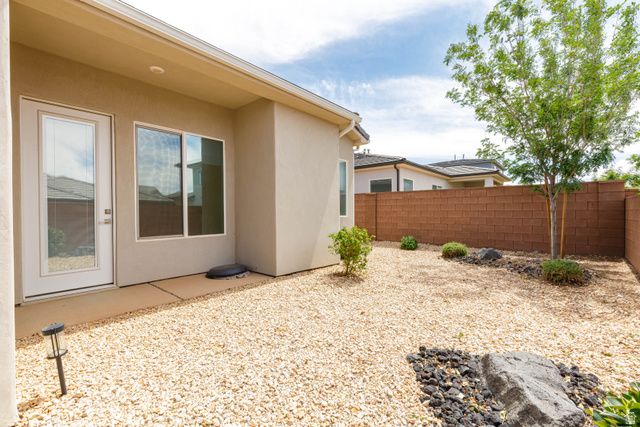 4552 S SOPHIA LN, Washington, UT 84780