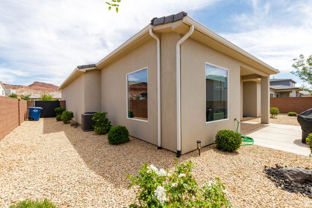 4552 S SOPHIA LN, Washington, UT 84780