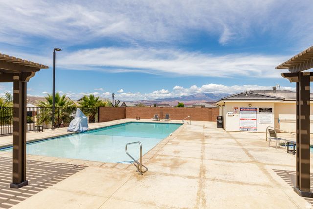 4552 S SOPHIA LN, Washington, UT 84780