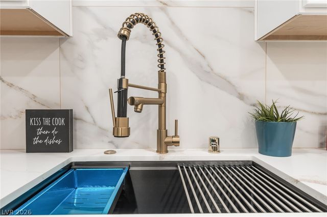 1118 Chapman Drive, Las Vegas, NV 89104