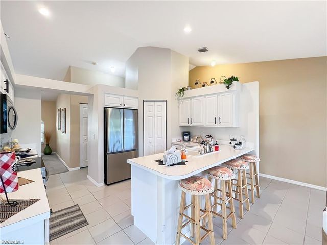 7631 Woodland Bend CIR, Fort Myers, FL 33912