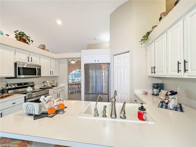 7631 Woodland Bend CIR, Fort Myers, FL 33912