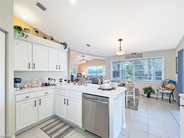 7631 Woodland Bend CIR, Fort Myers, FL 33912
