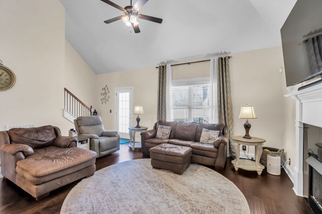 1009 Lila Dr, Murfreesboro, TN 37128