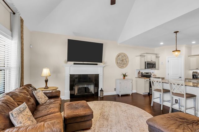 1009 Lila Dr, Murfreesboro, TN 37128