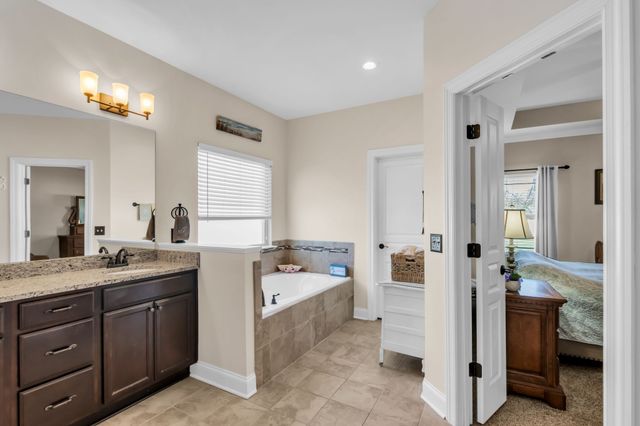 1009 Lila Dr, Murfreesboro, TN 37128