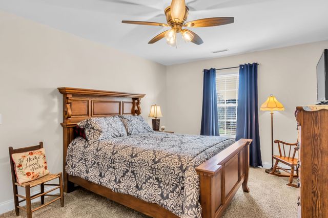 1009 Lila Dr, Murfreesboro, TN 37128