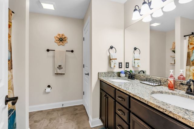 1009 Lila Dr, Murfreesboro, TN 37128