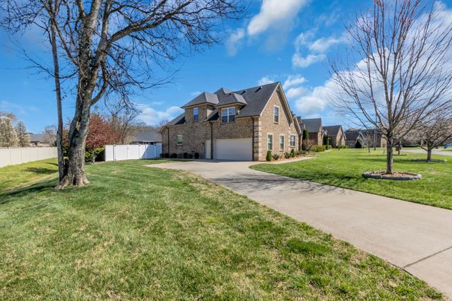 1009 Lila Dr, Murfreesboro, TN 37128