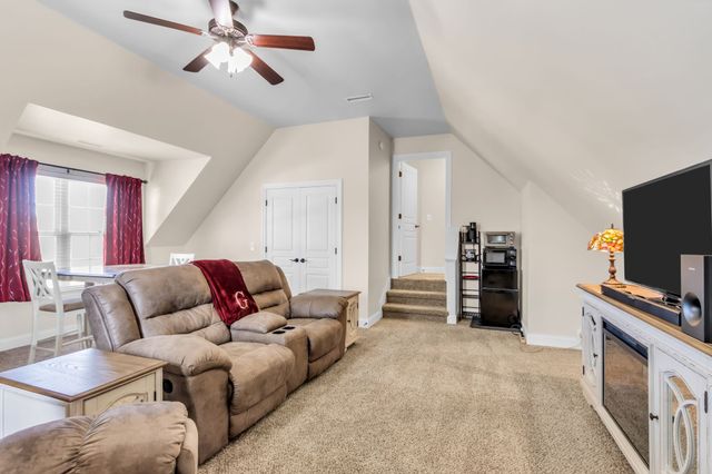 1009 Lila Dr, Murfreesboro, TN 37128