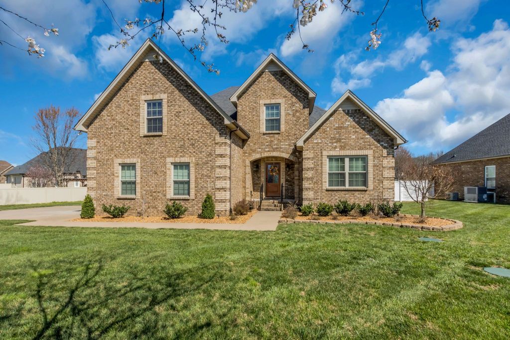 1009 Lila Dr, Murfreesboro, TN 37128