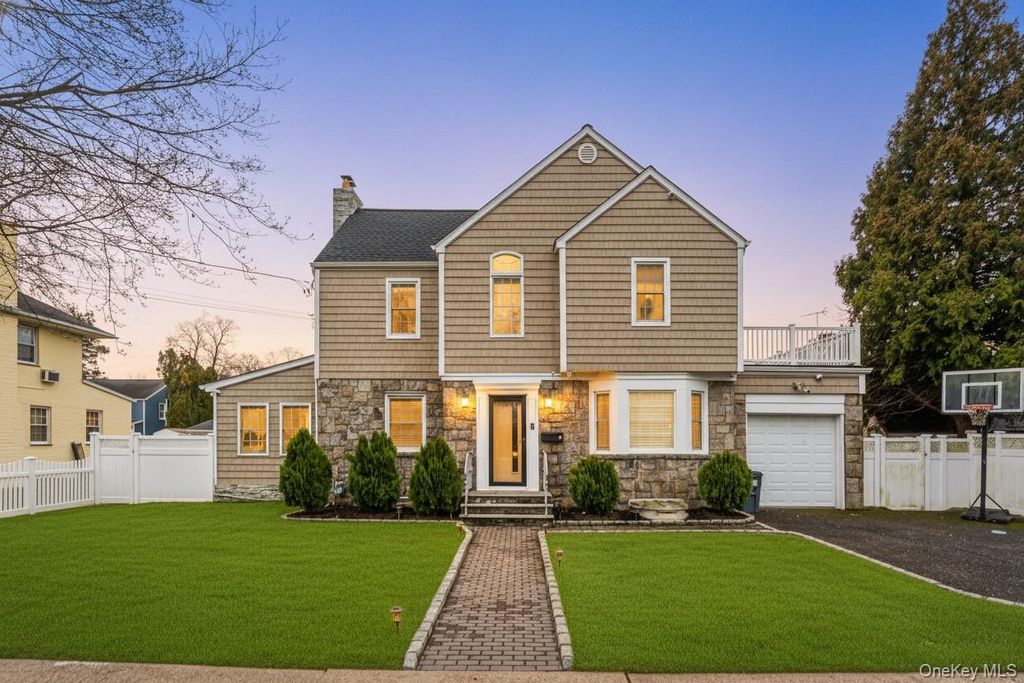 30 Alicia Court, Hempstead, NY 11550