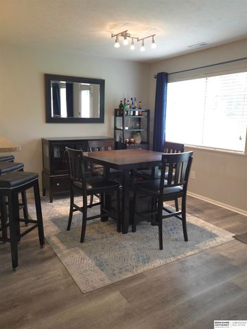 17614 Parker Plaza, Omaha, NE 68118
