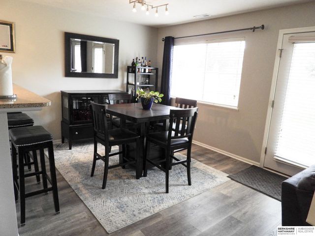 17614 Parker Plaza, Omaha, NE 68118
