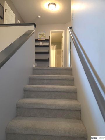 17614 Parker Plaza, Omaha, NE 68118