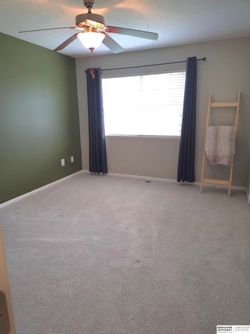 17614 Parker Plaza, Omaha, NE 68118