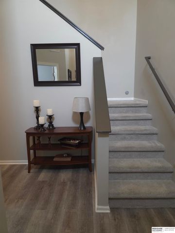 17614 Parker Plaza, Omaha, NE 68118