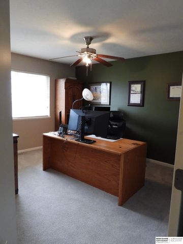17614 Parker Plaza, Omaha, NE 68118
