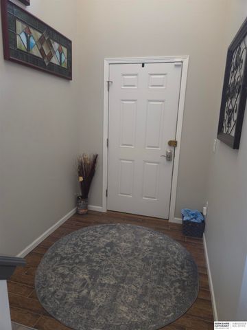 17614 Parker Plaza, Omaha, NE 68118
