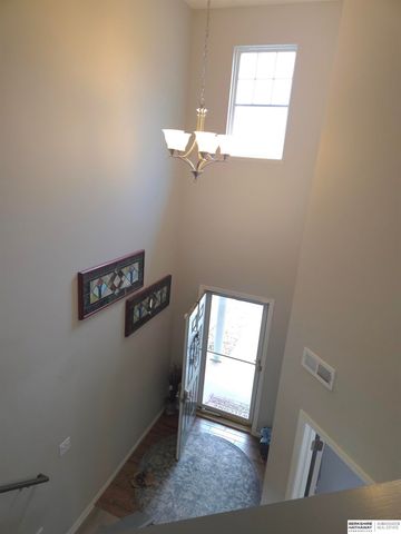 17614 Parker Plaza, Omaha, NE 68118