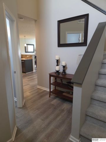 17614 Parker Plaza, Omaha, NE 68118